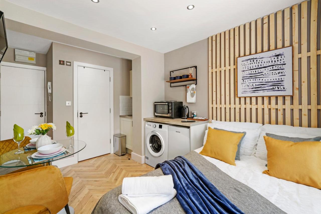 Cosy Heathrow Studios - Parking - Garden Londýn Exteriér fotografie