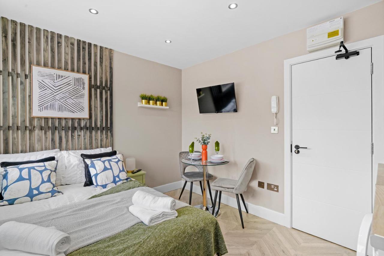 Cosy Heathrow Studios - Parking - Garden Londýn Exteriér fotografie