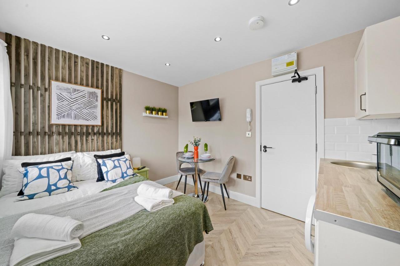 Cosy Heathrow Studios - Parking - Garden Londýn Exteriér fotografie